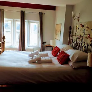 3* Hotel Oyo 3 Crescent Gardens